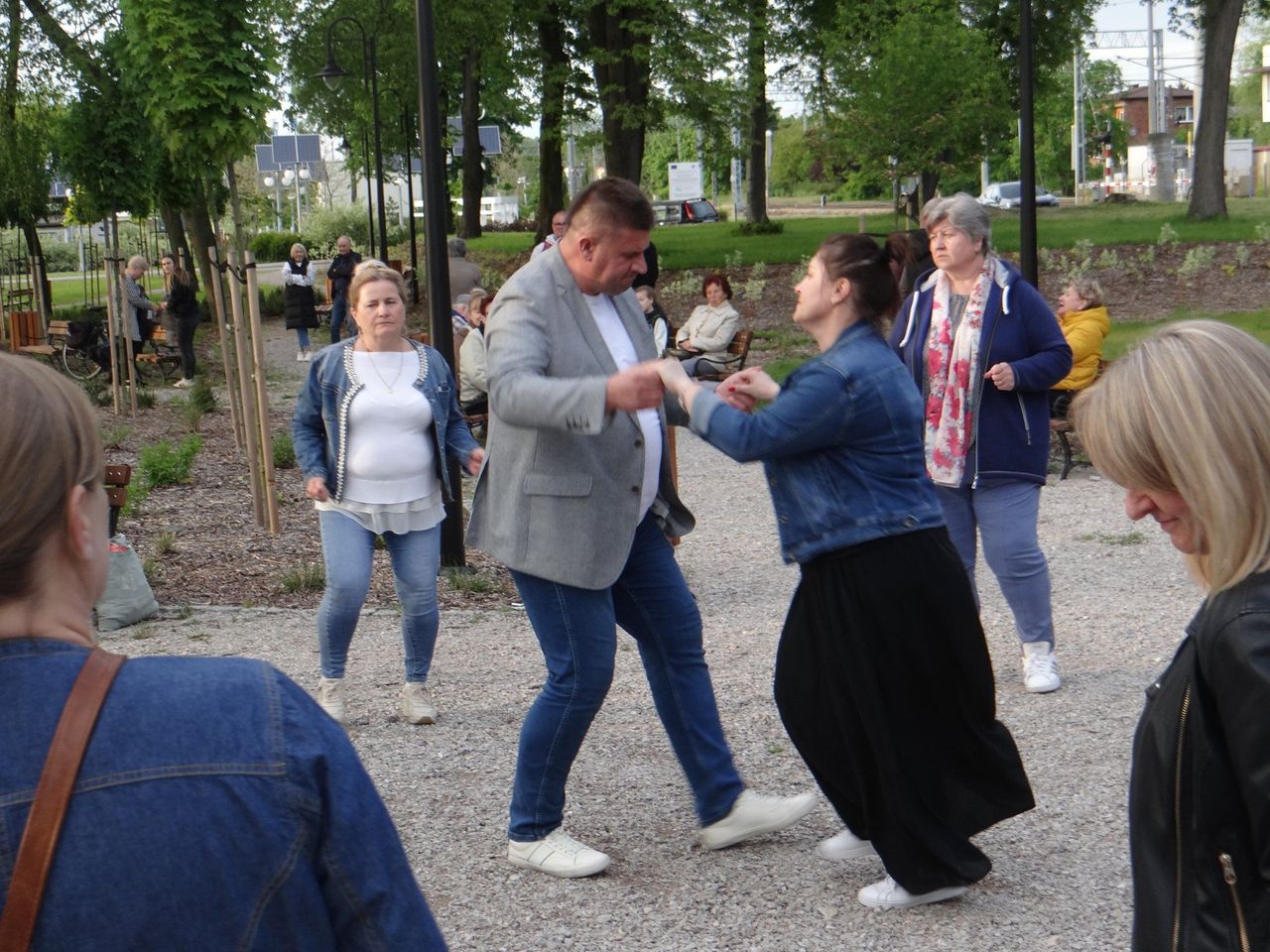 Parkowe granie i pląsanie, czyli Potańcówka pod chmurką w Gomunicach