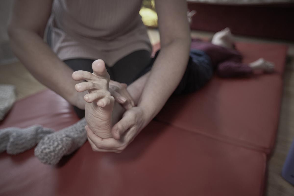 Codzienność Jolanty Muszyńskiej opiekującej się 27-letnią córką Magdaleną chorującą na porażenie mózgowe.