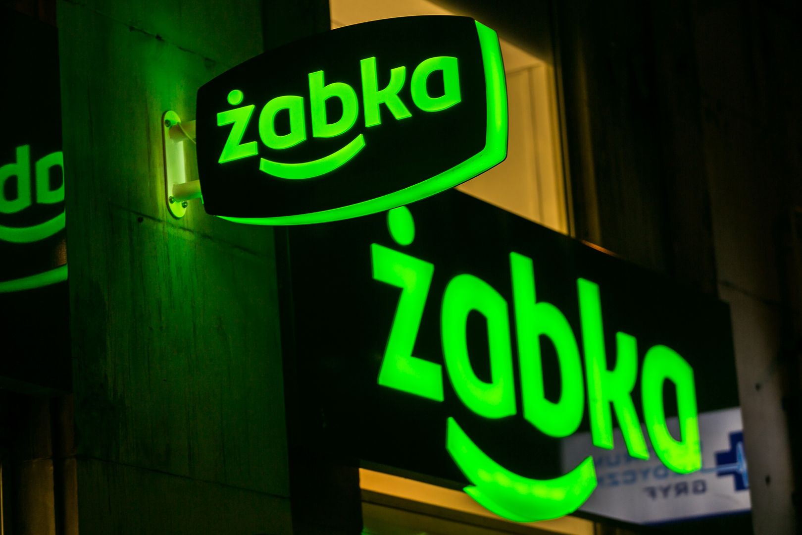 Lepiej zrób zakupy wcześniej. Żabka też może być zamknięta 1 listopada