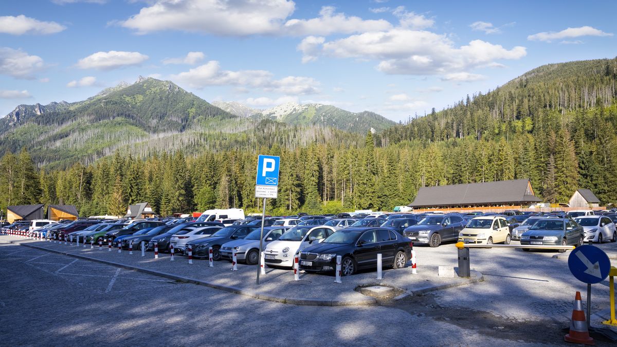 Palenica Białczańska to ostatni parking przed Morskim Okiem