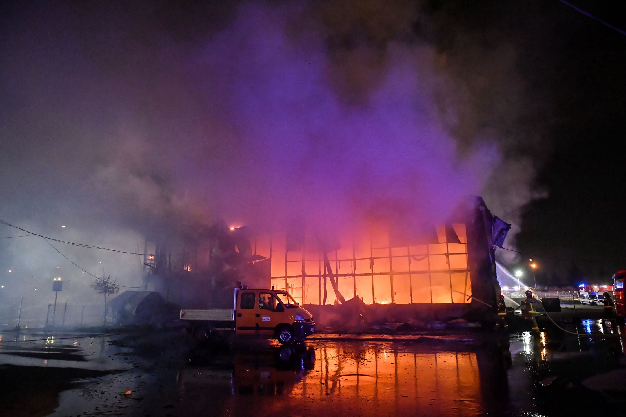 Lublin. Pożar hali magazynowej