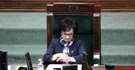 Wybory 2020. Posiedzenie Sejmu. Borys Budka: wnoszę o przerwę do 11 maja. "Czas znaleźć rozwiązanie". Głosowanie w czwartek