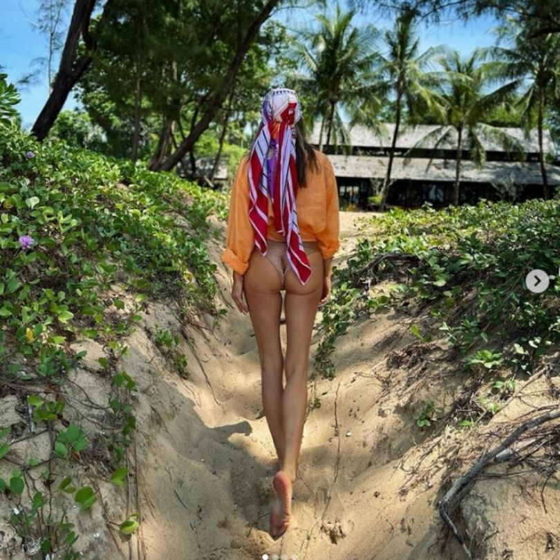 Małgorzata Rozenek zaczepia fanów, pozując z bikini