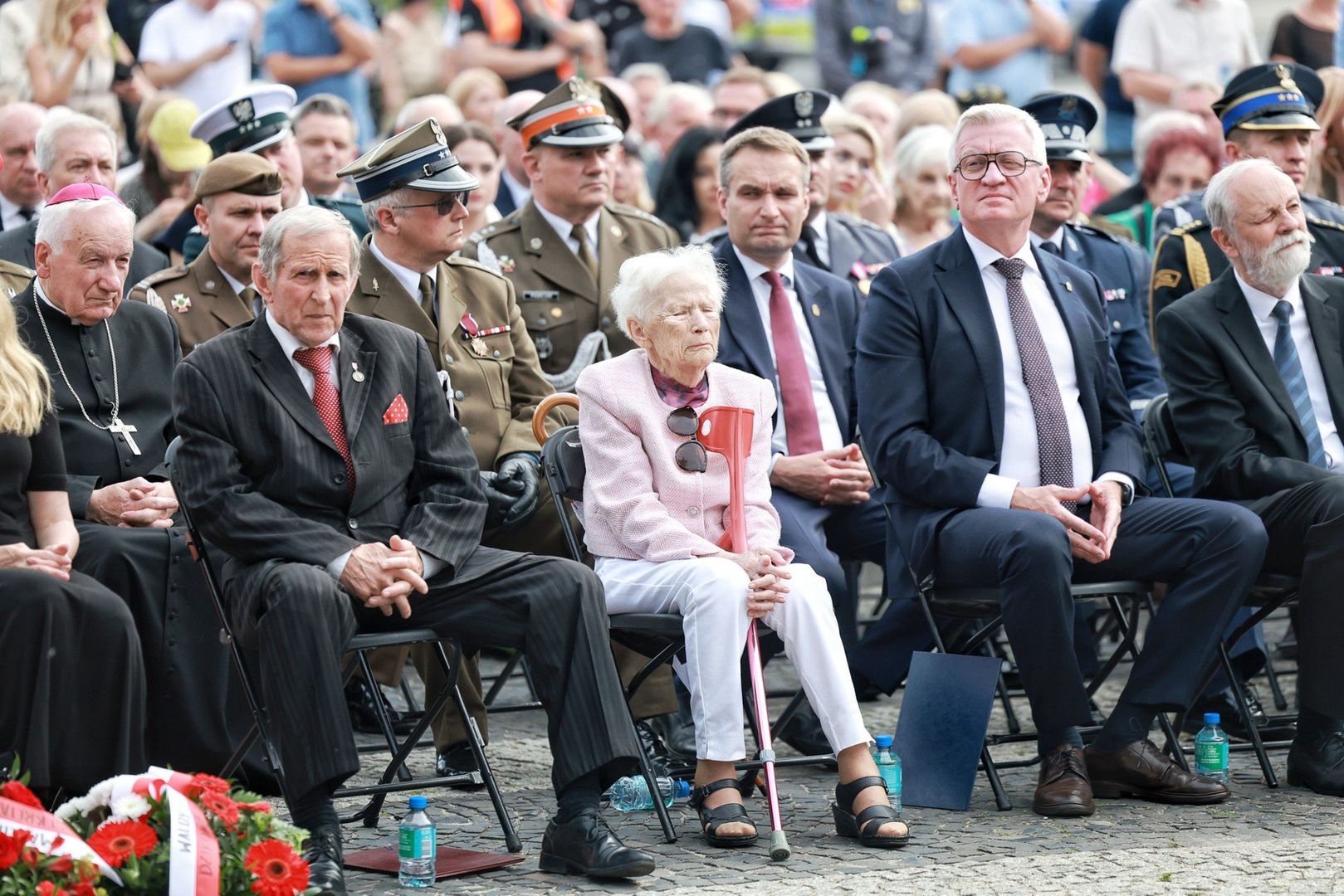 W sobotę, 28 czerwca w centrum Poznania wybrzmiała pamięć o tych, którzy 69 lat temu wyszli na ulice, domagając się chleba i wolności. O godzinie 18.30 na placu Adama Mickiewicza rozpoczęły się główne uroczystości upamiętniające robotniczy zryw z 1956 roku. W wydarzeniu uczestniczyli mieszkańcy miasta, przedstawiciele władz oraz środowisk kombatanckich