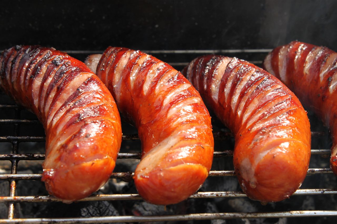 Tak przechowuj grillowaną kiełbasę i mięso. Dzięki temu nic się nie zmarnuje