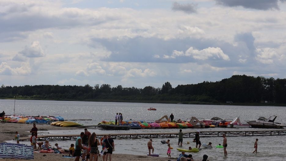 Lato, lato w... Skorzęcinie! Co robić w Wielkopolskiej Ibizie, gdy pada deszcz? Przeglądamy ofertę gastronomiczną