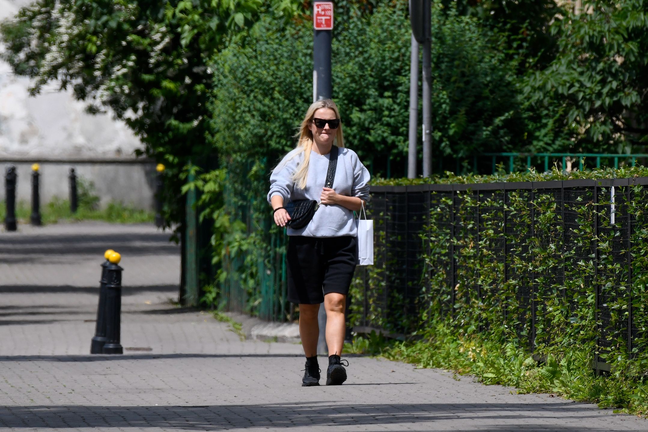 Ciężarna Olga Frycz przyłapana przez paparazzi