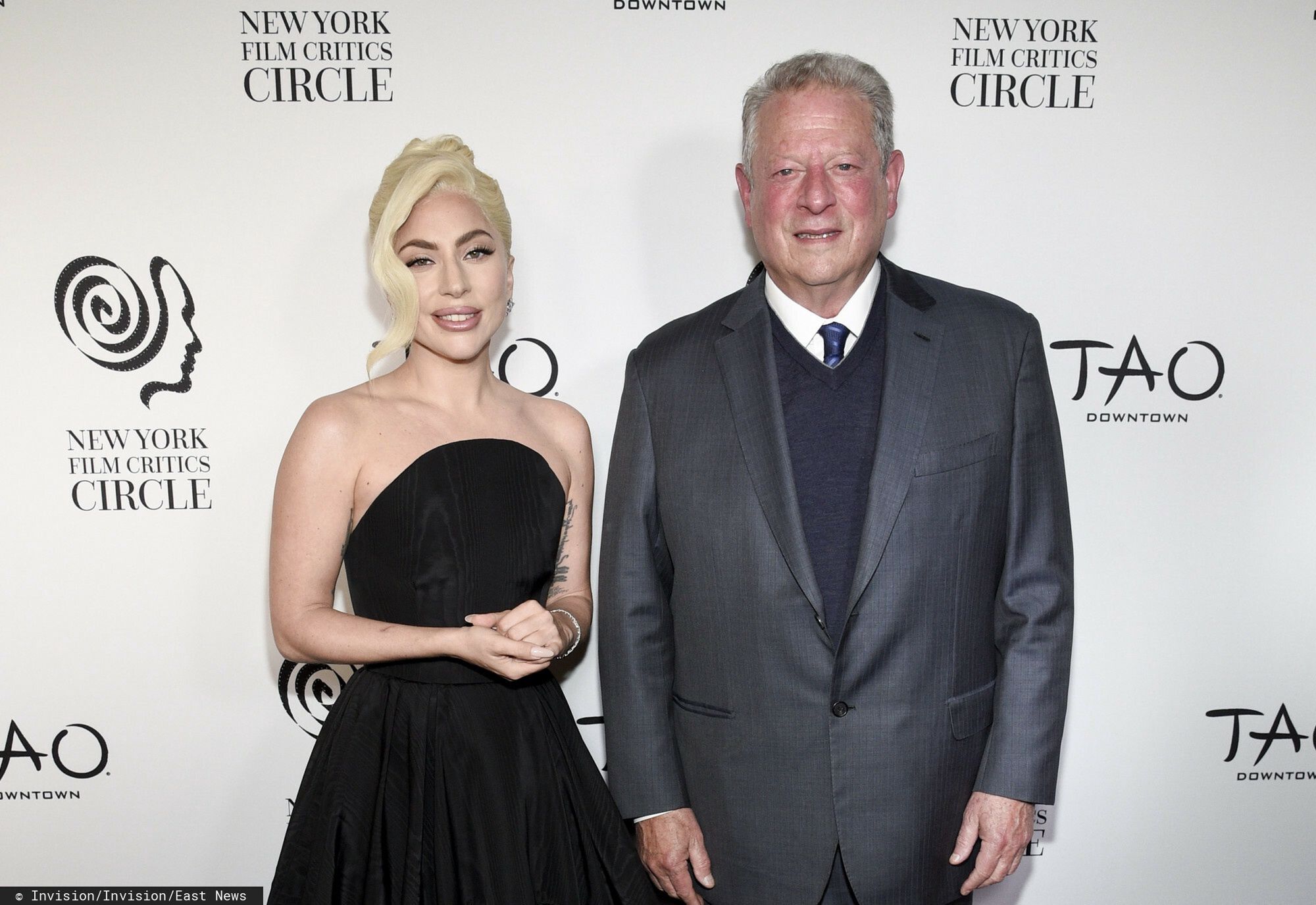 Lady Gaga odbiera nagrodę dla najlepszej aktorki