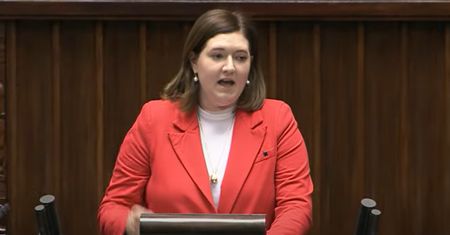 "Wstyd". Posłanka PiS zarzuca Hołowni zamrożenie uchwały