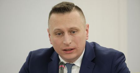 "Państwo opresyjne. Orwell w wykonaniu Niedzielskiego". Senator PO o rejestrze ciąż