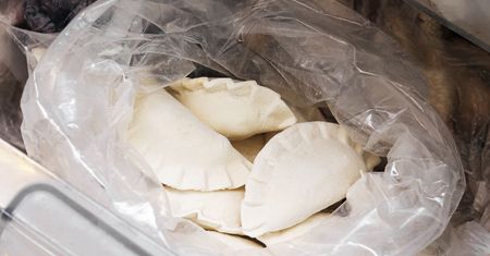 Tyle można trzymać zamrożone pierogi. Później nadają się już tylko do wyrzucenia