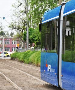 Wypadek na przystanku we Wrocławiu. Pasażer w stanie krytycznym