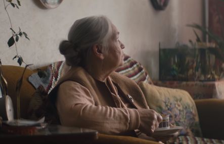 Amica w nowej kampanii zwraca uwagę na problem samotności i zgorzknienia seniorów