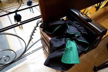 Radom: Adwokat oskarżony o przestępstwa seksualne i oszustwa. Prokuratura postawiła Jackowi C. pięć zarzutów