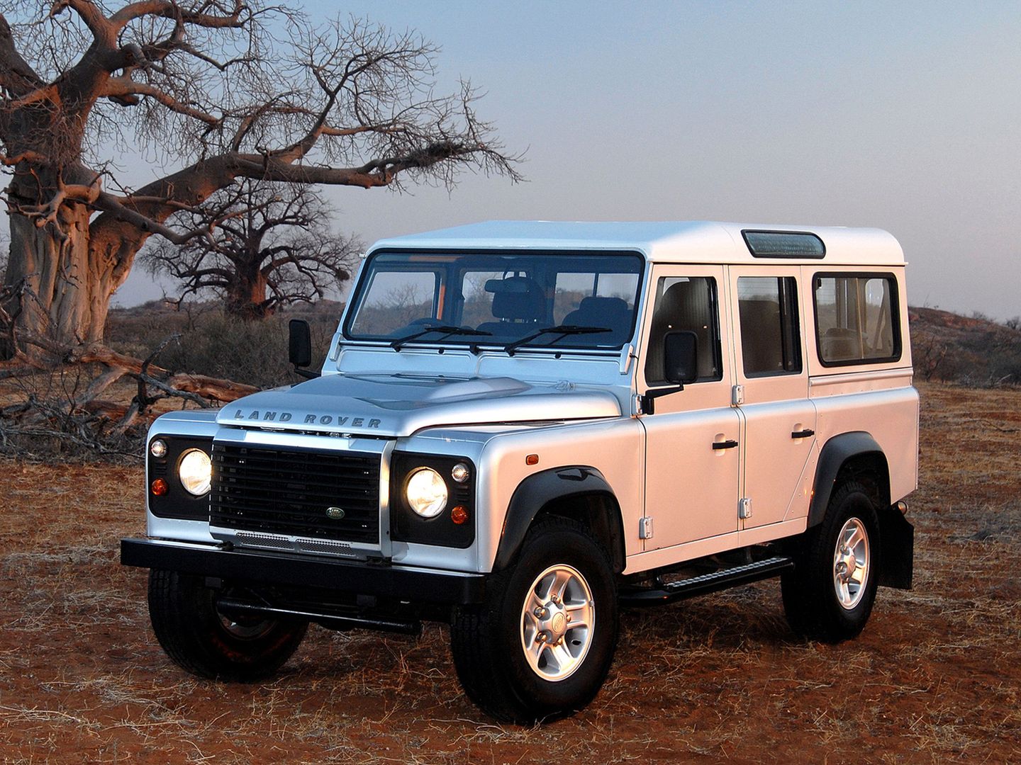 Land Rover Defender 110 Station Wagon ZA-spec (2007)