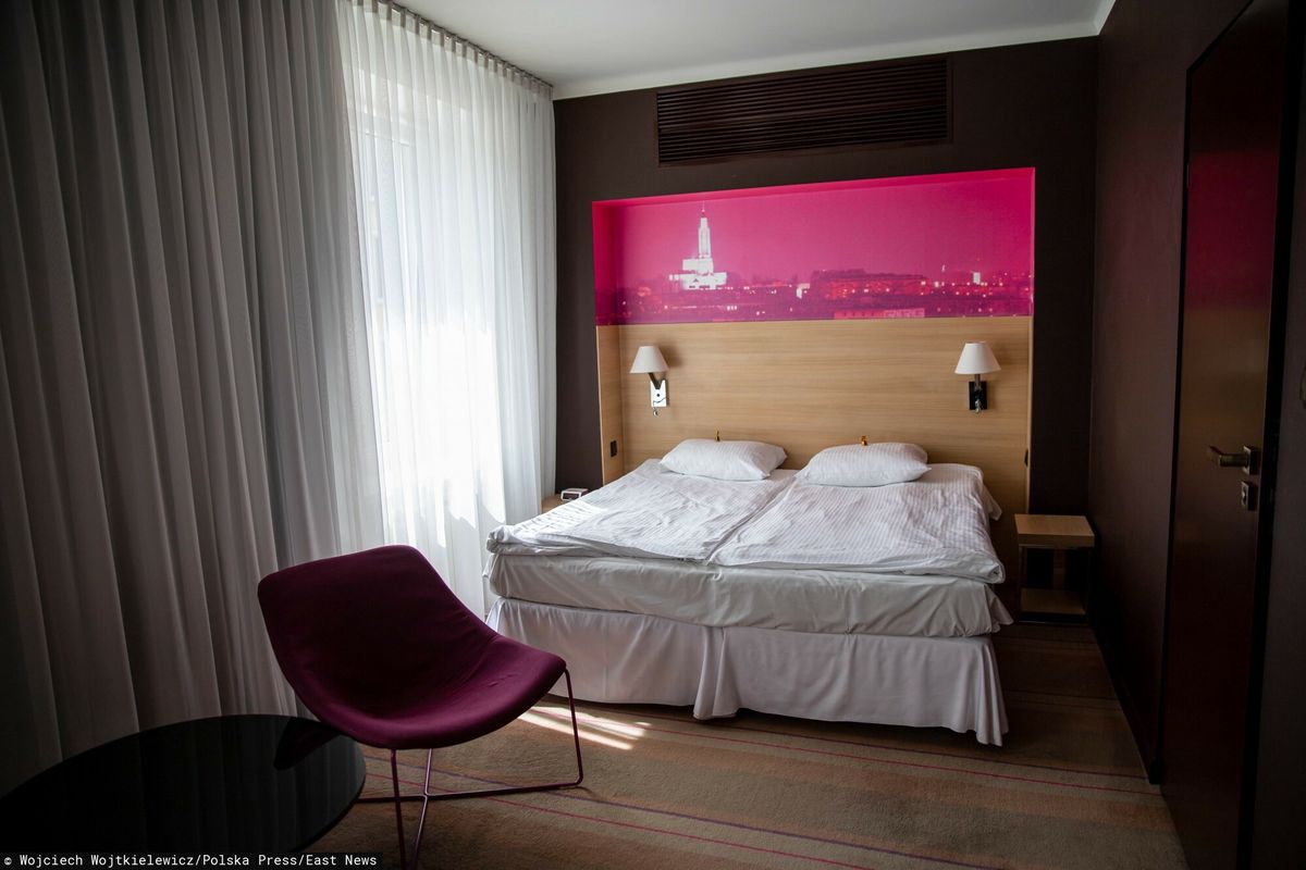 Hotele w całej Polsce są zamknięte od 28 grudnia. Mimo to resort ogłosił przetarg