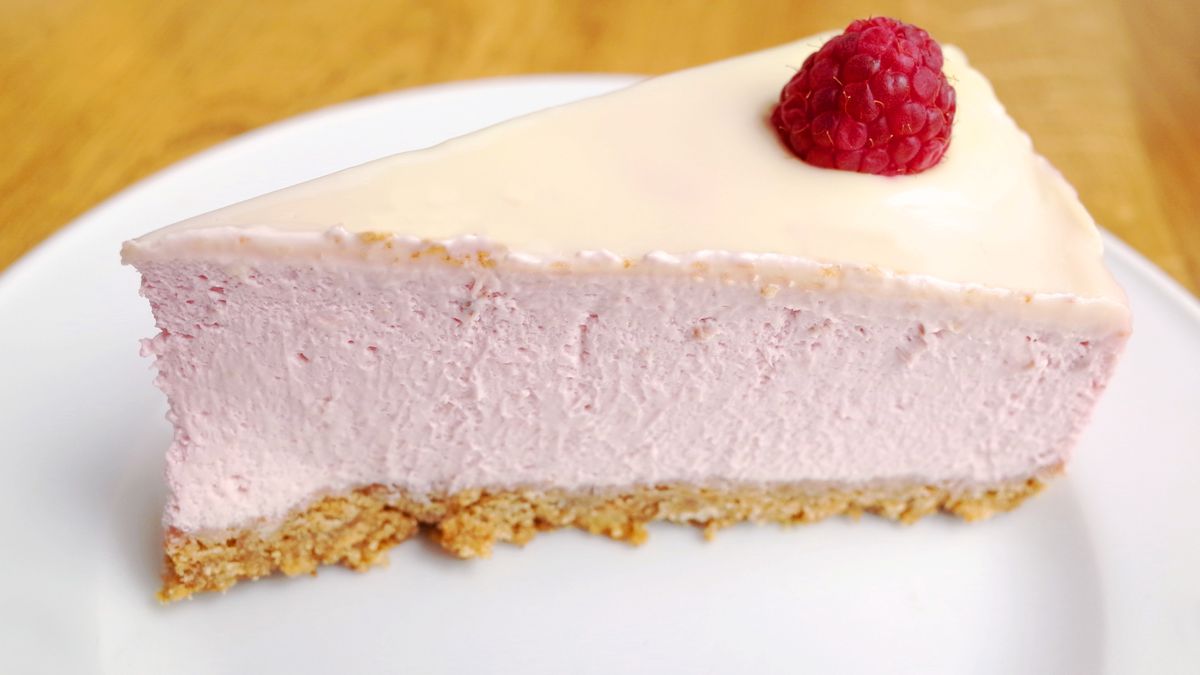 Malinowy sernik na zimno to letni i orzeźwiający deser