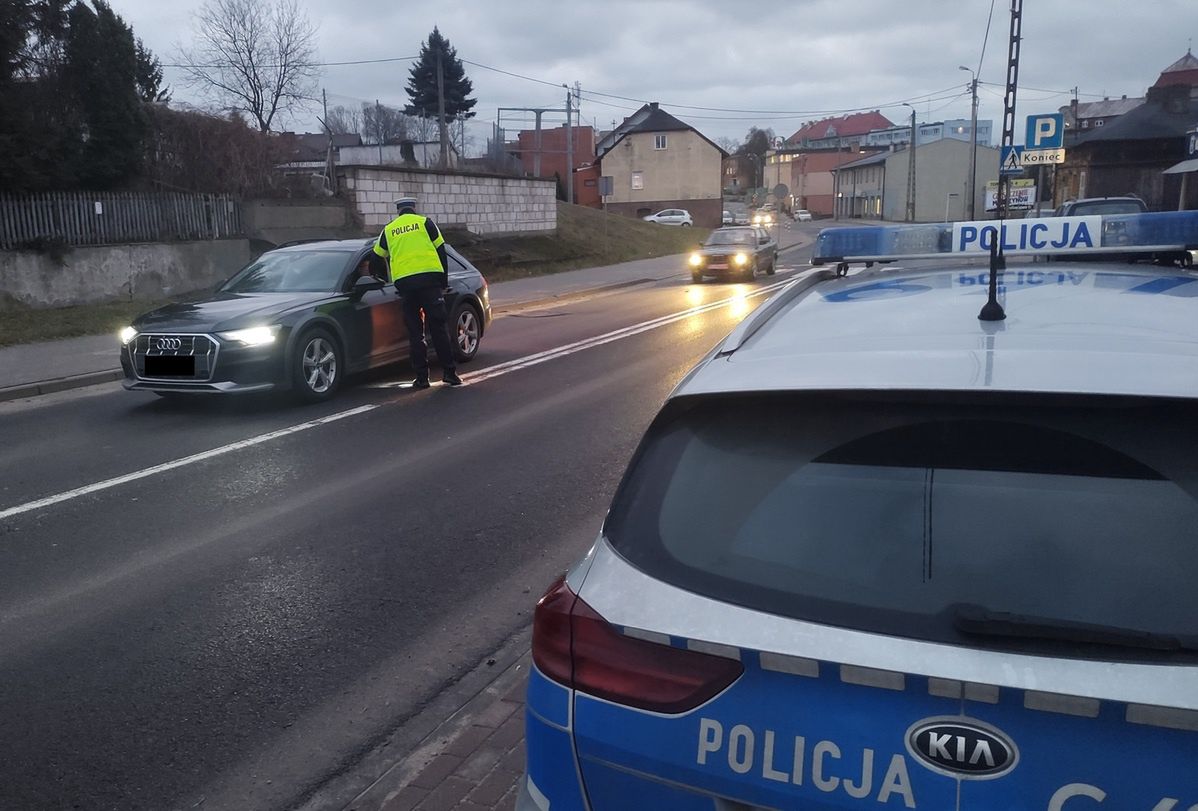 Pijany kierowca po kolizji zamienił się miejscami z pasażerką. Też pijaną