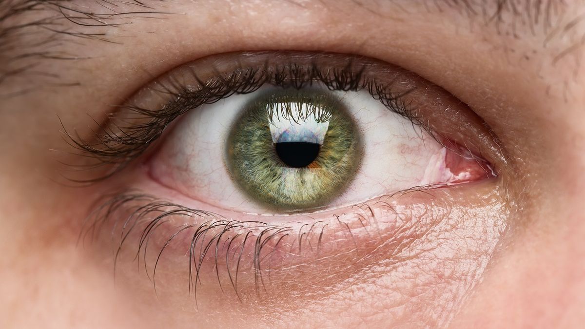 Grudki na powiekach mogą świadczyć o chorobie [123rf.com]