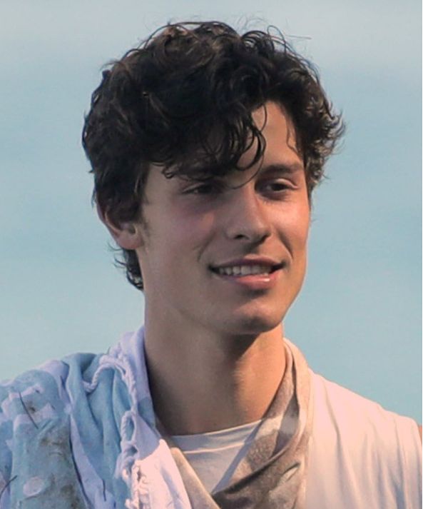 Shawn Mendes poddaje się tajemniczemu rytuałowi