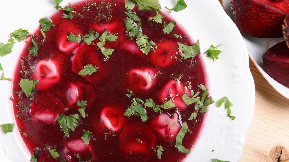 Barszcz czerwony będzie wyglądał jak z reklamy. Wystarczy jeden trik