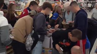 Punkt 12:00. Sceny w Auchan. Mieli jeden cel