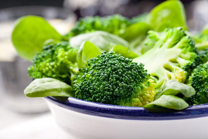 Jedzenie brokułów niesie za sobą same korzyści zdrowotne