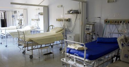 Okradła współlokatorkę ze szpitalnej sali. Korzystała z jej karty płatniczej