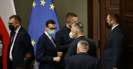Bunt w klubie PiS. Wymijająca reakcja rzecznika