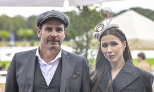 Deląg z partnerką na premierze. Dzieli ich duża różnica wieku