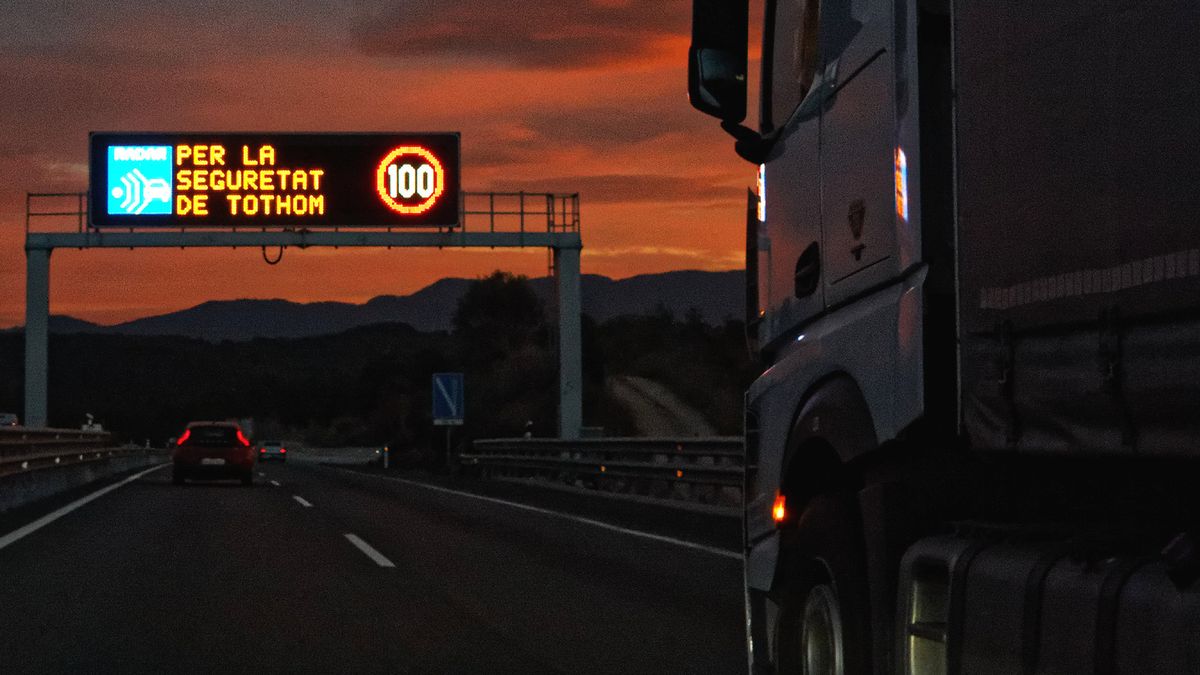 Zagraniczne wyjazdy kierowców trwają długo, a warunki noclegu w kabinie są dalekie od ideału