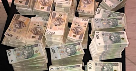 Poznał kobietę przez aplikację randkową. 42-latek stracił 1,7 miliona złotych
