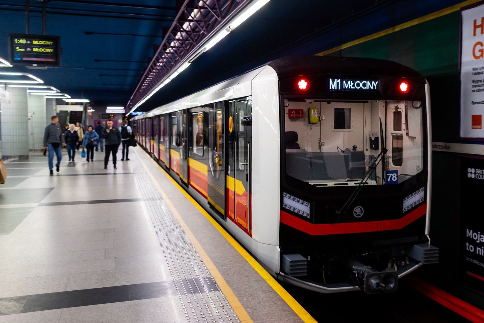 PKP Intercity jest pierwszym przewoźnikiem kolejowym w Polsce, który umożliwia w swojej aplikacji dokupienie biletu pozwalającego podróżować transportem publicznym w Warszawie.