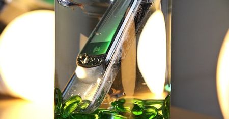 LG GD900 Crystal - do czego ludzie są zdolni, by mieć "oryginalny" gadżet? [wideo]