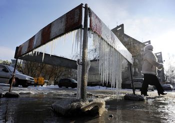 Bydgoszcz: Awaria sieci wodociągowej. Na skrzyżowaniu powstało lodowisko