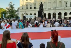 Warszawa. ”Wolna Białoruś”. Przy pomniku Mikołaja Kopernika w Warszawie demonstracja Białorusinów i Polaków