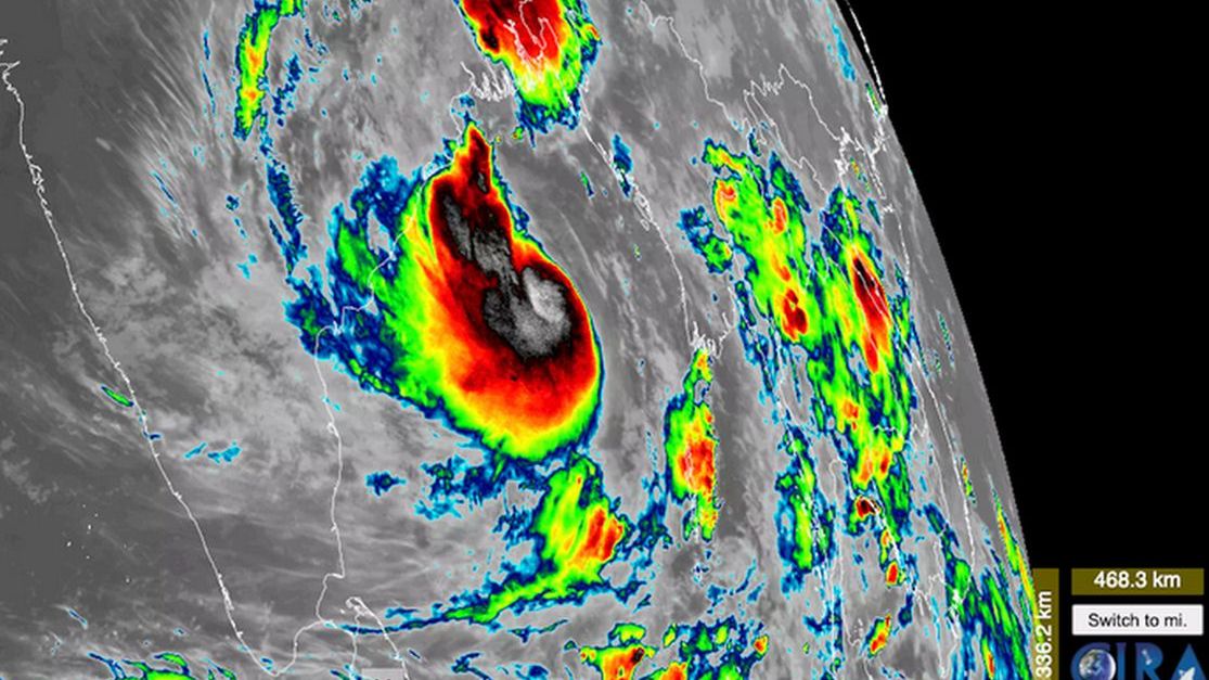 Zdjęcie satelitarne cyklonu Yaas. Indie zmagają się na raz z żywiołem i koronawirusem.