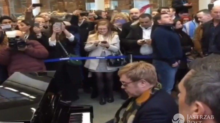 Elton John wystąpił na londyńskim dworcu