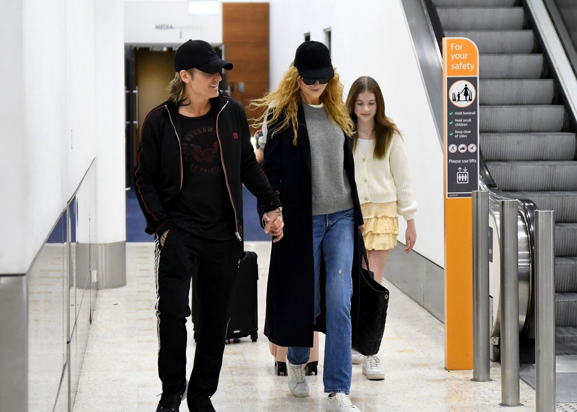 *EXCLUSIVE* Keith Urban greets Nicole Kidman as she arrives in Sydney for Christmas!Chris Dyson / BACKGRID / Backgrid USA / ForumNicole Kidman, Keith Urban, Hollywood Superstar, Sydney, Christmas, SPEED OF NOW WORLD TOUR 2022, Sunday Rose Kidman-Urban, Faith Margaret Kidman-Urban.