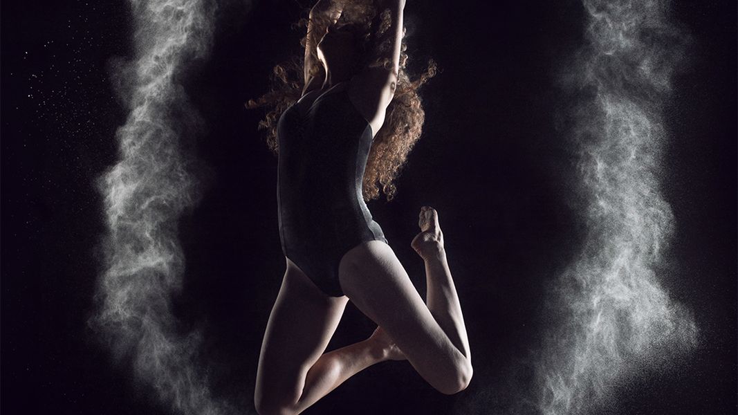 Jak sfotografować tancerkę w tańcu z mąką? Praktyczne porady na start [poradnik] 1