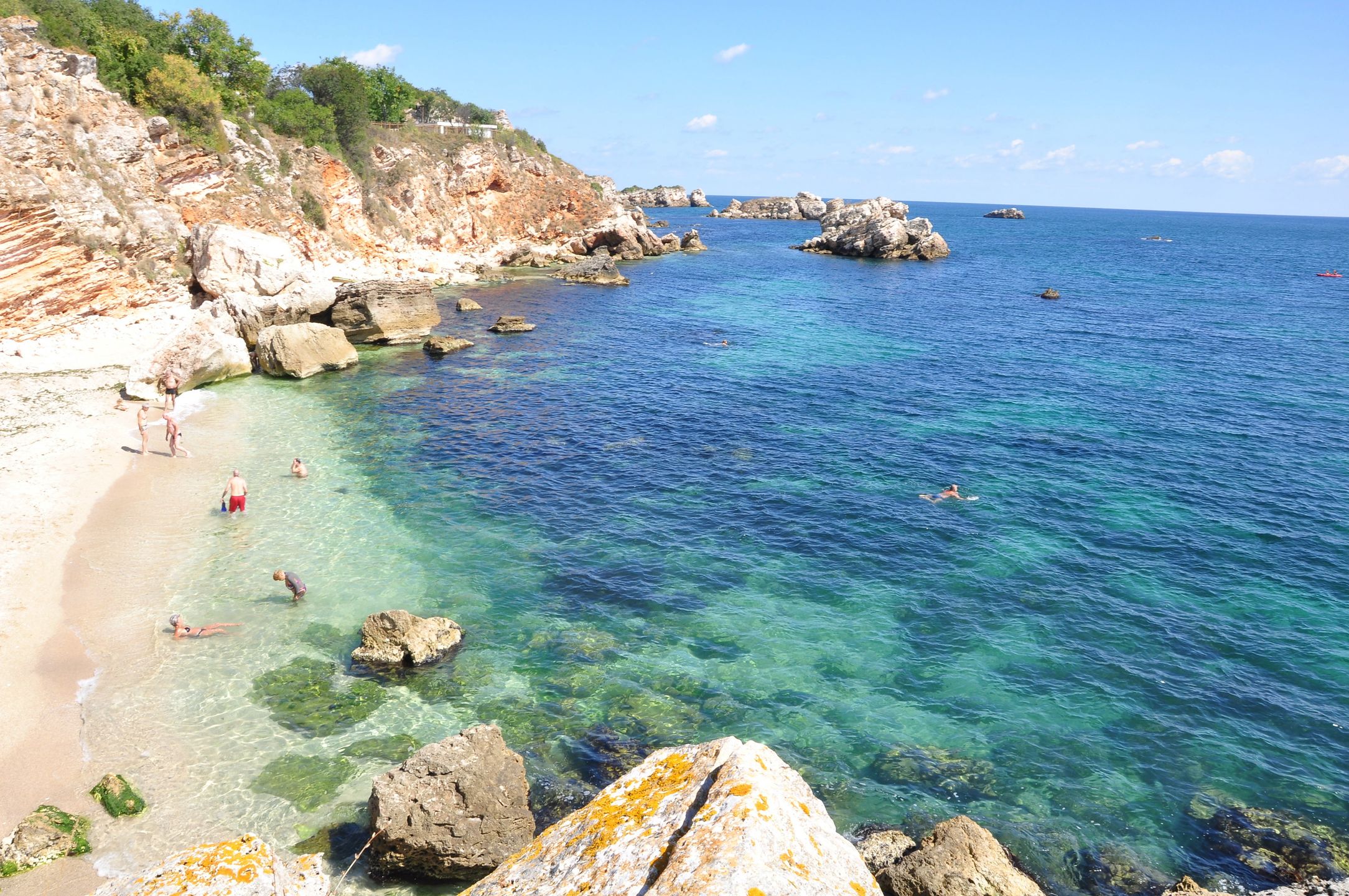 Plaża Rusałka usytuowana jest 14 km od miejscowości Kavarna