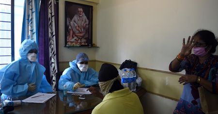 Zwiększyli liczbę testów na koronawirusa i zaszokowali świat. W Indiach padł rekord