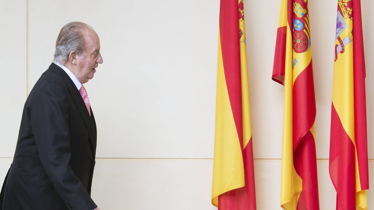 Juan Carlos (na zdjęciu) tuż przed abdykacją miał przekazać niespełna 65 mln euro swojej wybrance serca 