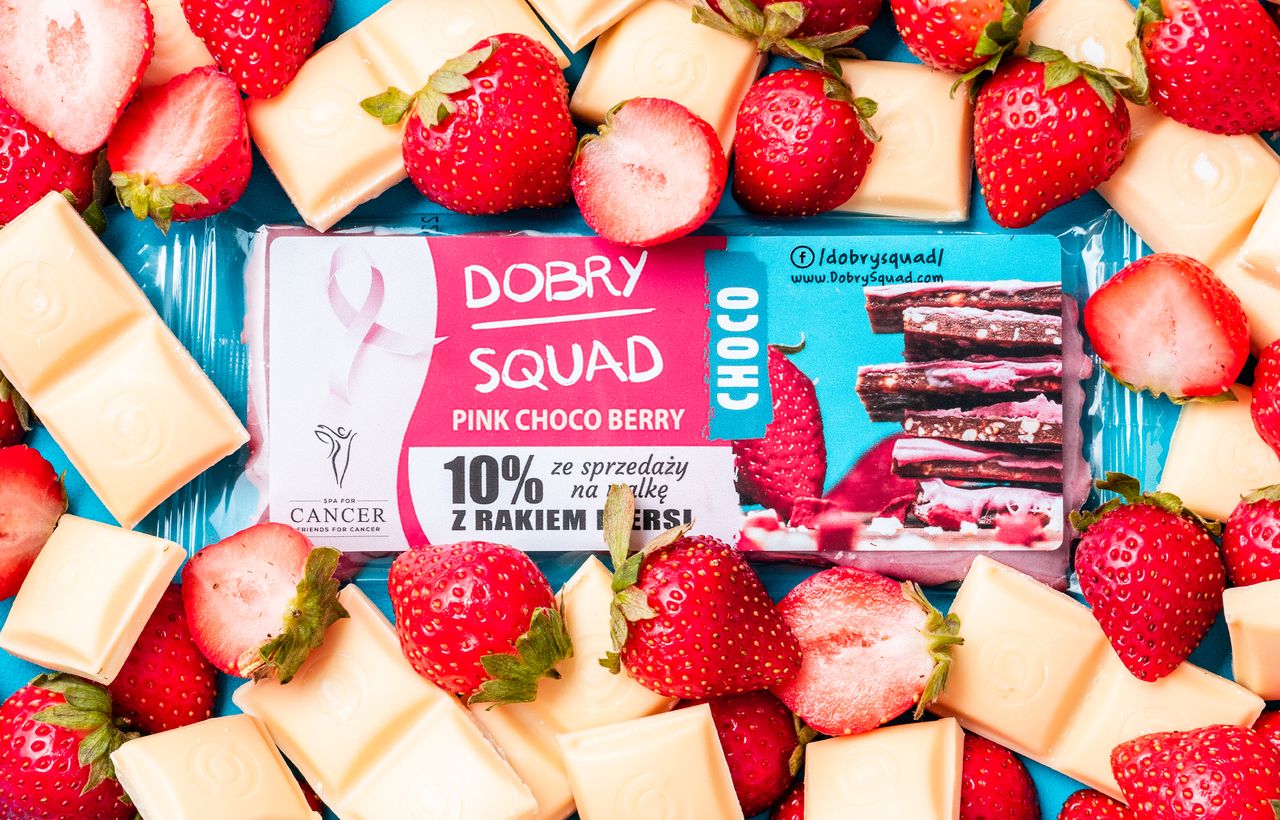 Marka DOBRY SQUAD wspiera profilaktykę raka piersi i przeznacza na pomoc dla kobiet 10 proc. ze sprzedaży różowego batona PINK CHOCO BERRY