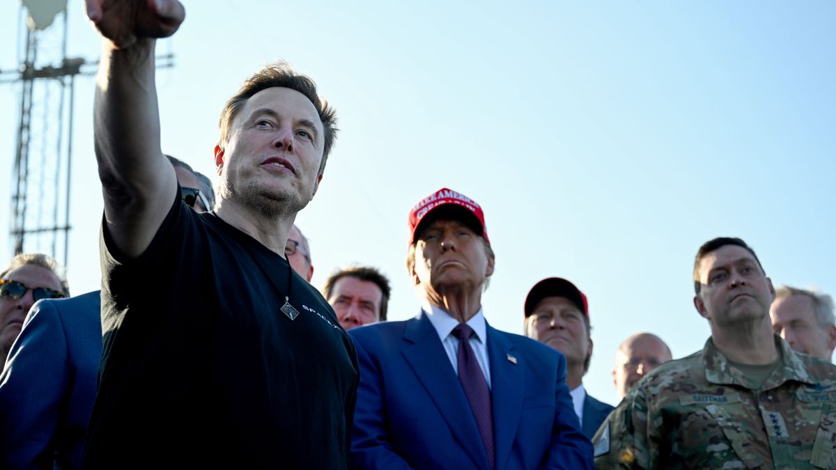 BROWNSVILLE, TEXAS - NOVEMBER 19: Elon Musk speaks with U.S. President-elect Donald Trump and guests at a viewing of the launch of the sixth test flight of the SpaceX Starship rocket on November 19, 2024 in Brownsville, Texas. SpaceX’s billionaire owner, Elon Musk, a Trump confidante, has been tapped to lead the new Department of Government Efficiency alongside former presidential candidate Vivek Ramaswamy. (Photo by Brandon Bell/Getty Images)
