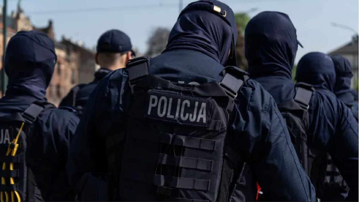 Policja działa we Wrocławiu w związku z napadem na bank.