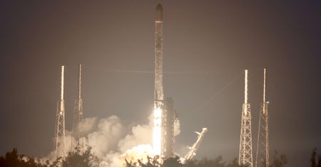 SpaceX zmniejsza liczbę startów na Florydzie. Coraz więcej misji z Kalifornii