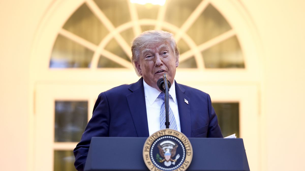 US President Donald Trump speaks to more than 100 hunters and fishermen at a dinner in the Rose Garden of the White House in Washington, DC, USA, 17 September 2026. Trump spoke about lifting restrictions on hunting and fishing on public lands. EPA/JIM LO SCALZO / POOL Dostawca: PAP/EPA.