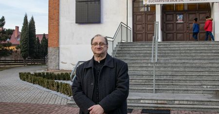 Co polski ksiądz zrobił z krzyżem? Trąbi o tym cały świat