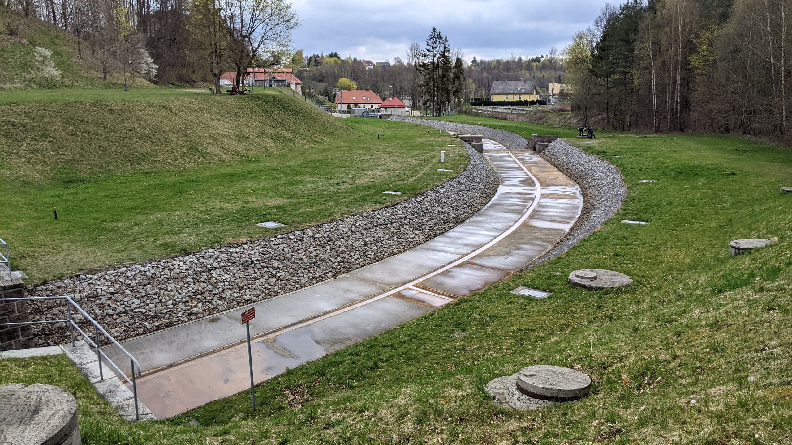 150 m od mostu znajduje się elektrownia wodna